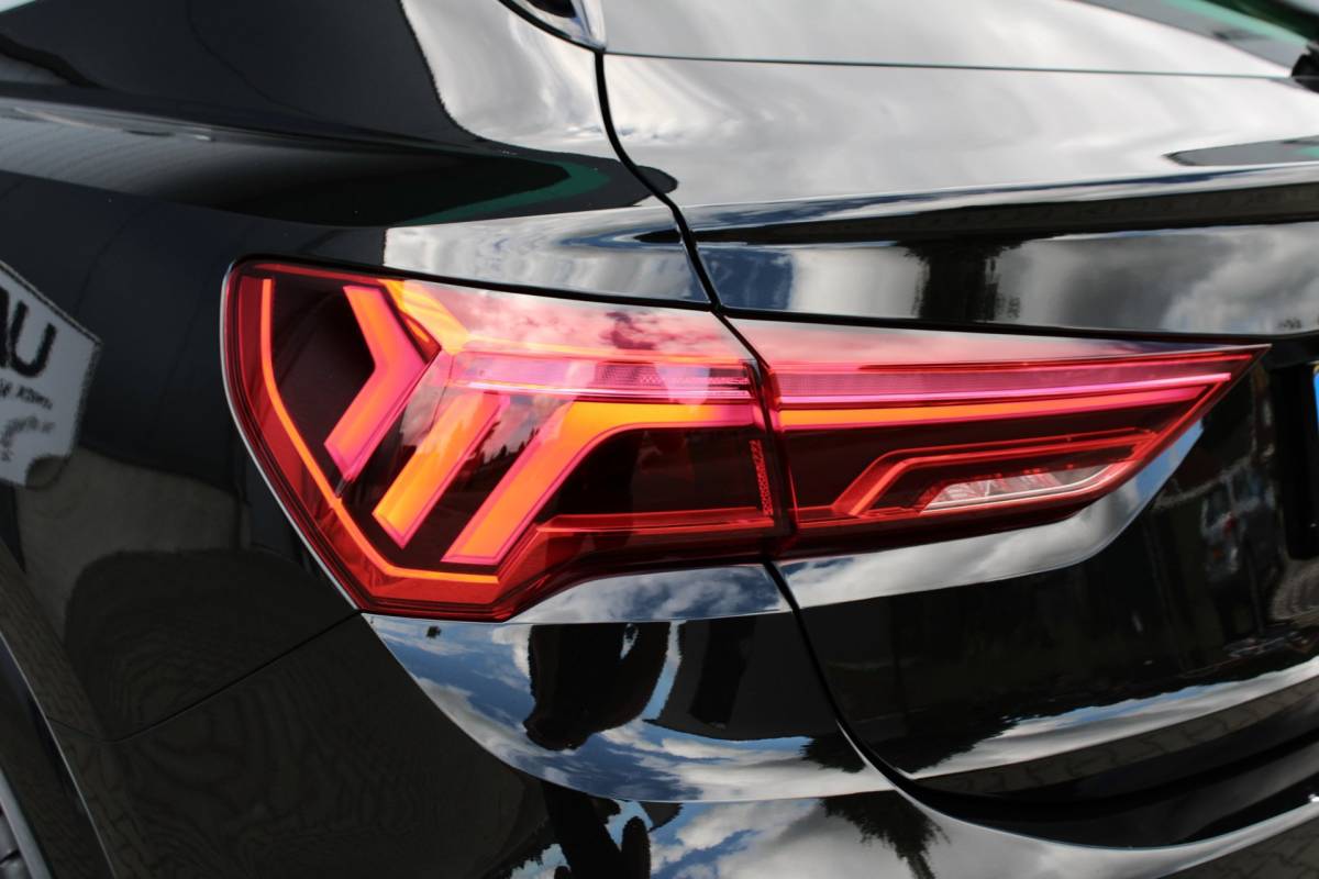 Audi Q3 Audi Q3 Sportback 35 TFSI S EDITION | S LINE | B&O | CAMERA | LED-MATRIX | VIRTUAL | STANDKACHEL | TREKHAAK | 20” | 1E EIG!
