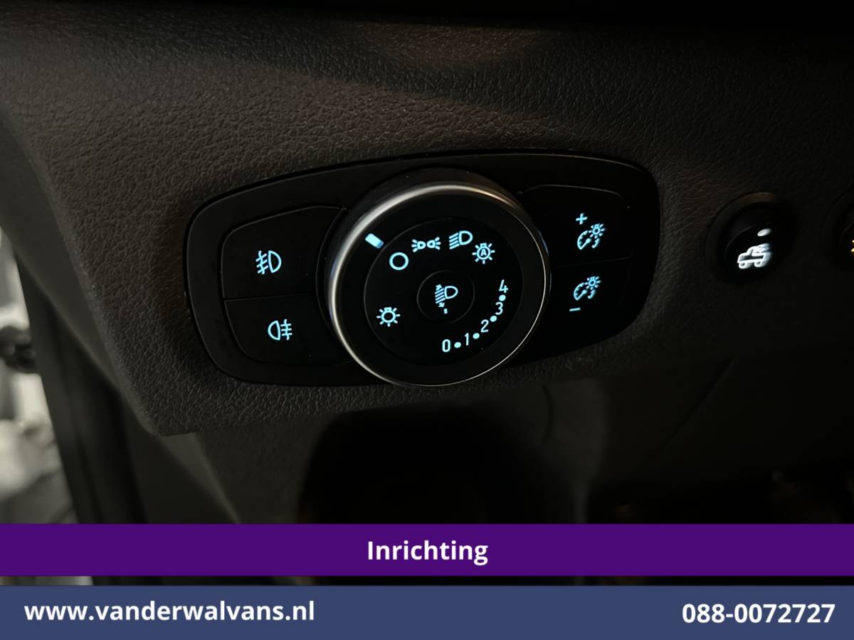 Ford Transit Custom Ford Transit Custom 2.0 TDCI 130pk L2H1 Inrichting Euro6 Airco | Omvormer | Camera | LED | Android Auto | Cruisecontrol | 2800kg Trekhaak Verwarmde voorruit, Stoelverwarming, Parkeersensoren, Bijrijdersbank, Dakdragers