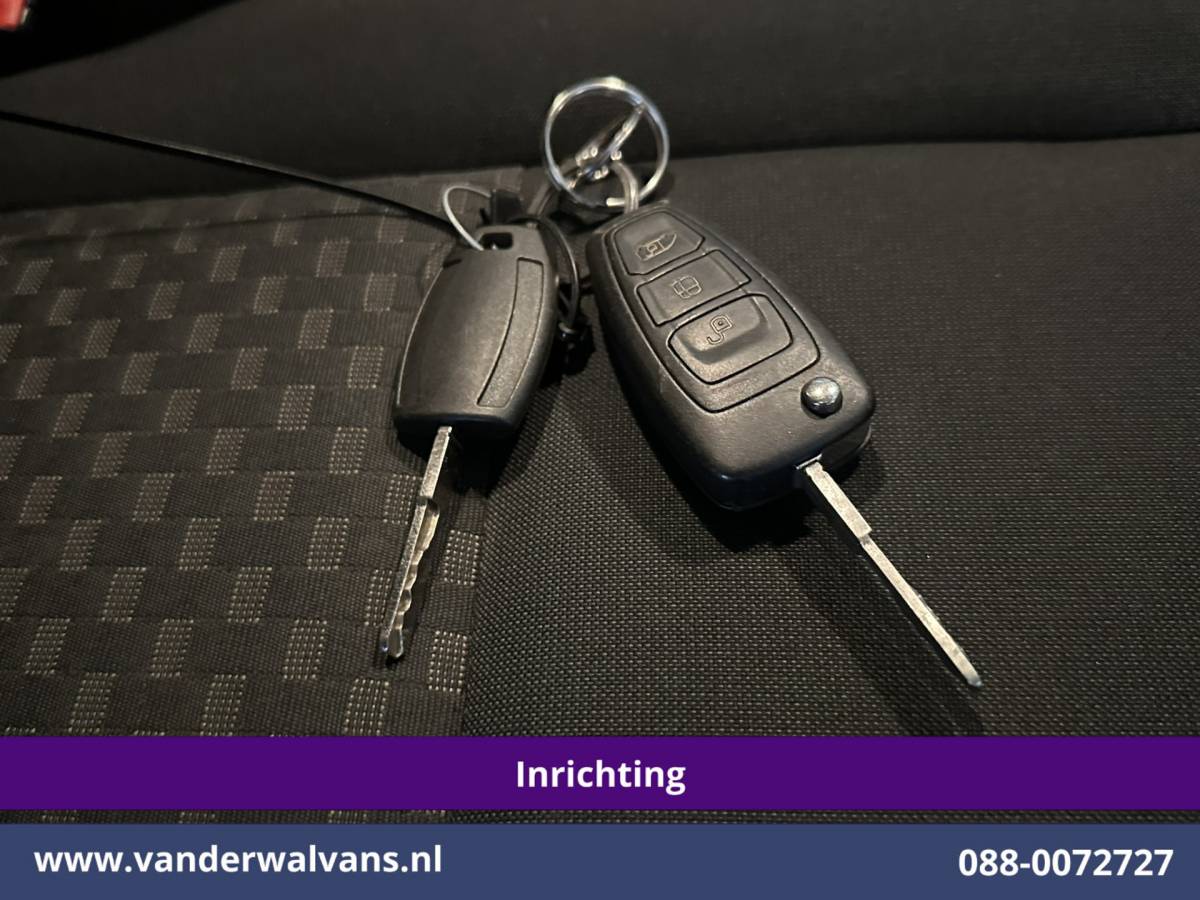 Ford Transit Custom Ford Transit Custom 2.0 TDCI 130pk L2H1 Inrichting Euro6 Airco | Omvormer | Camera | LED | Android Auto | Cruisecontrol | 2800kg Trekhaak Verwarmde voorruit, Stoelverwarming, Parkeersensoren, Bijrijdersbank, Dakdragers