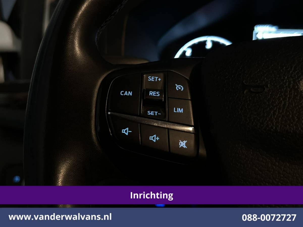 Ford Transit Custom Ford Transit Custom 2.0 TDCI 130pk L2H1 Inrichting Euro6 Airco | Omvormer | Camera | LED | Android Auto | Cruisecontrol | 2800kg Trekhaak Verwarmde voorruit, Stoelverwarming, Parkeersensoren, Bijrijdersbank, Dakdragers