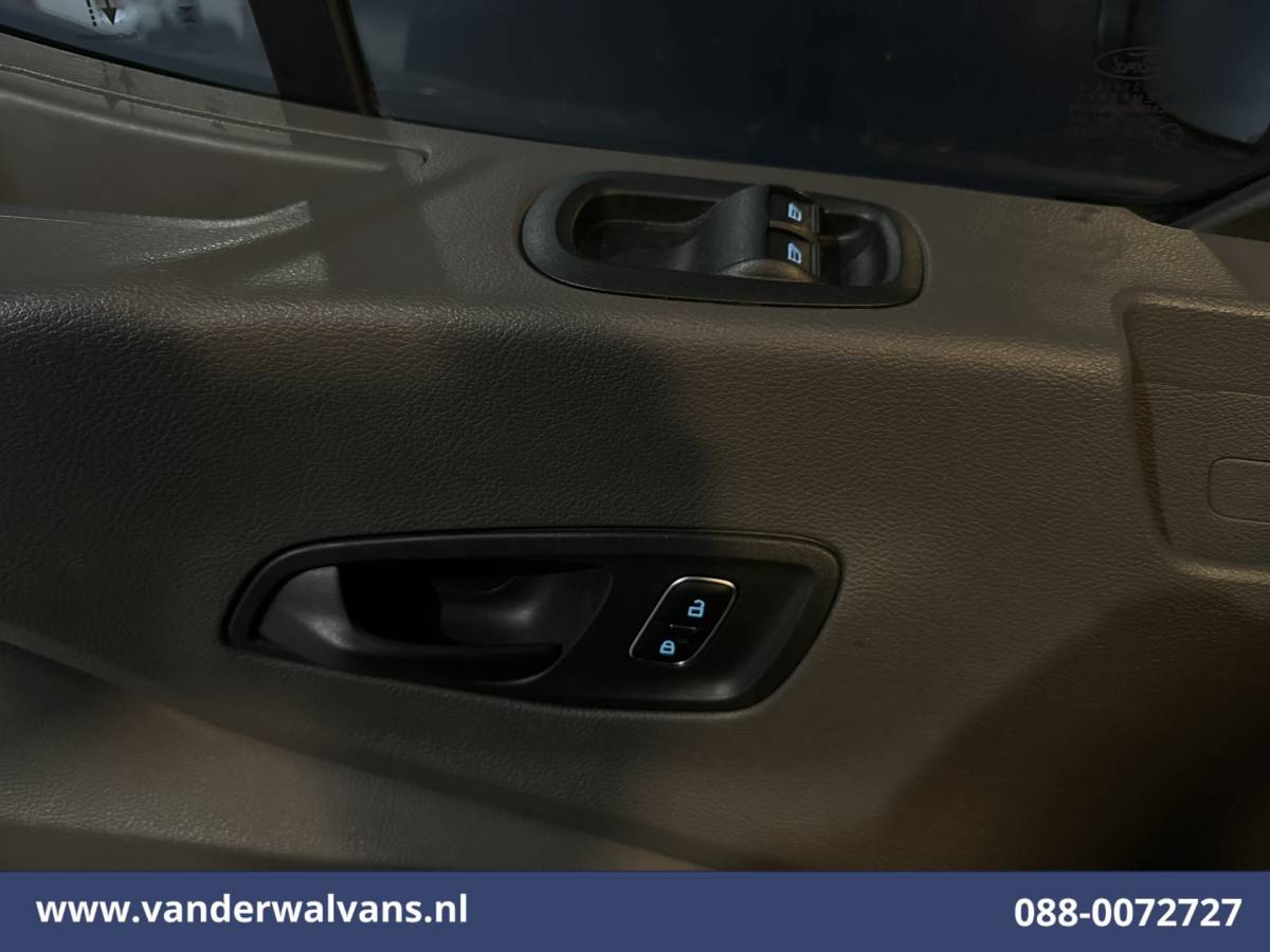 Ford Transit Ford Transit 2.0 TDCI 170pk L4H3 Jumbo Euro6 Airco | Camera | Apple Carplay | Adaptieve Cruisecontrol Android Auto, Verwarmde voorruit, Parkeersensoren, Bijrijdersbank, 3500kg trekvermogen
