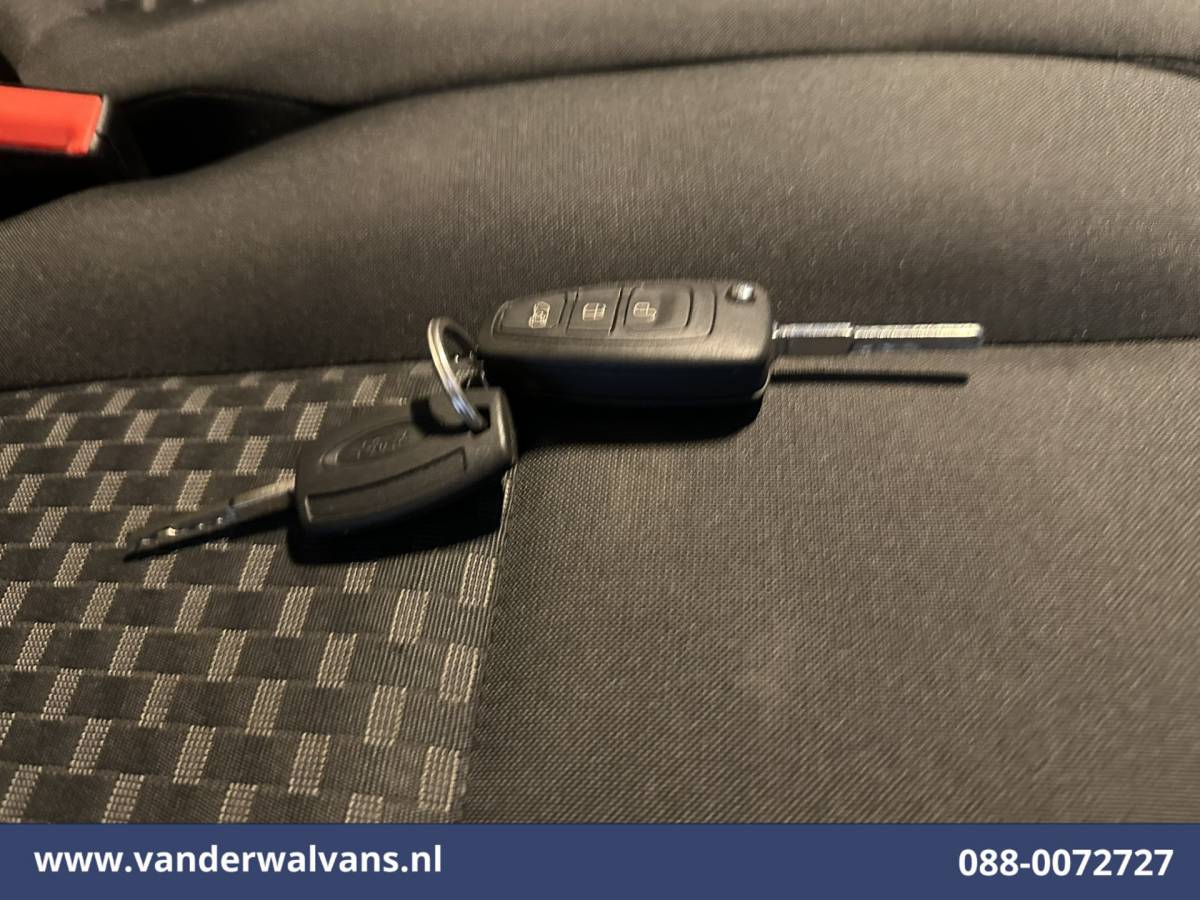 Ford Transit Ford Transit 2.0 TDCI 170pk L4H3 Jumbo Euro6 Airco | Camera | Apple Carplay | Adaptieve Cruisecontrol Android Auto, Verwarmde voorruit, Parkeersensoren, Bijrijdersbank, 3500kg trekvermogen