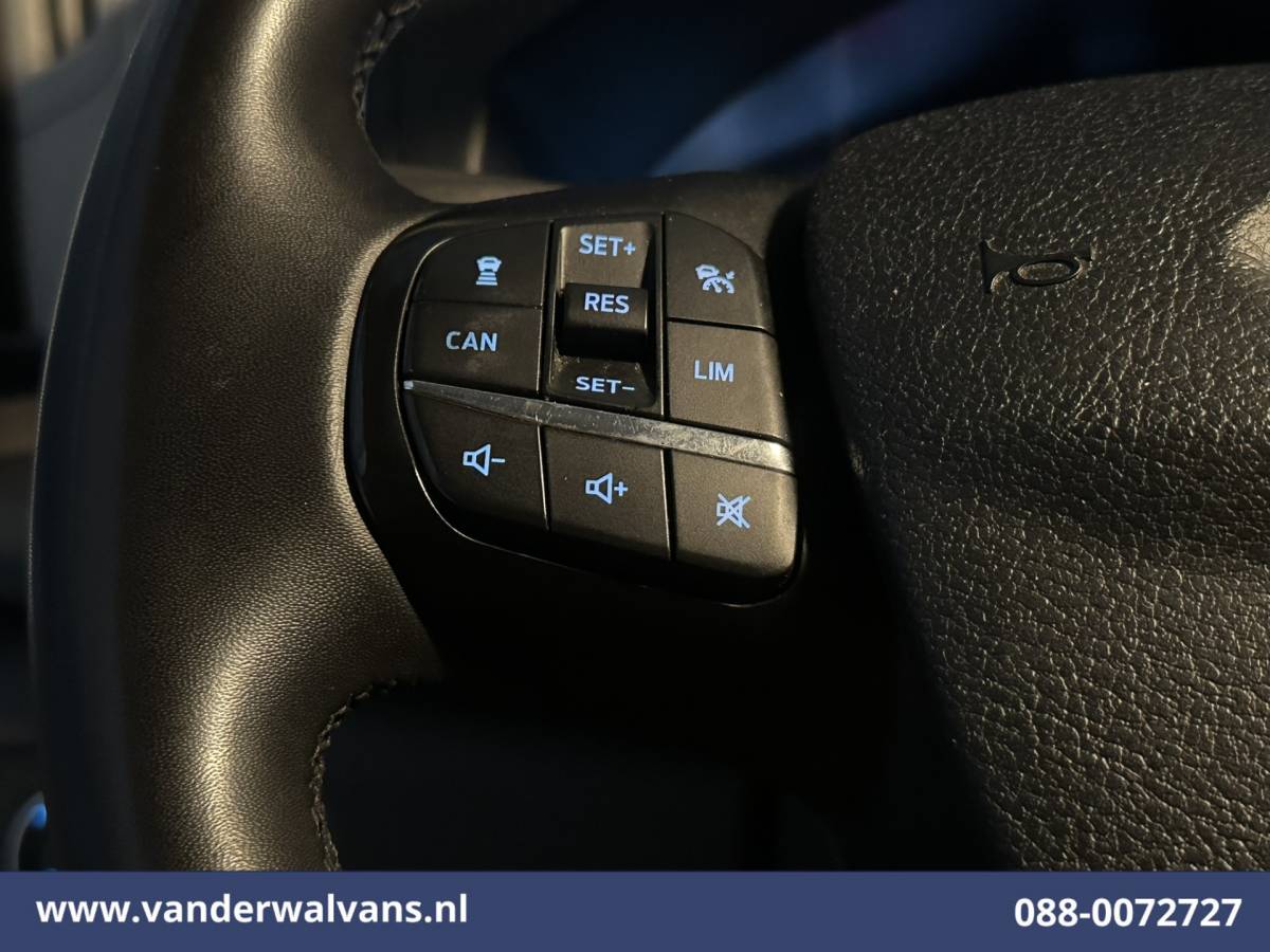 Ford Transit Ford Transit 2.0 TDCI 170pk L4H3 Jumbo Euro6 Airco | Camera | Apple Carplay | Adaptieve Cruisecontrol Android Auto, Verwarmde voorruit, Parkeersensoren, Bijrijdersbank, 3500kg trekvermogen