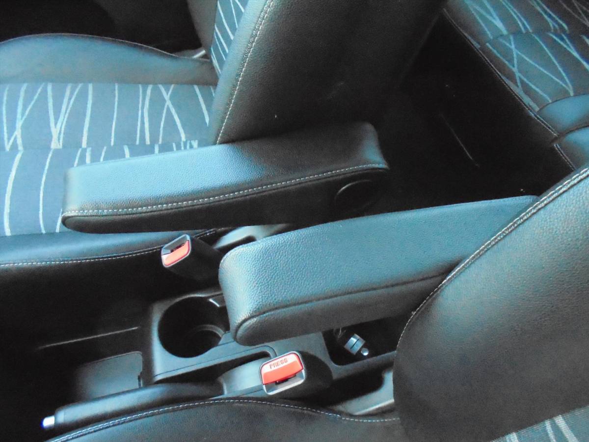 Kia Venga Kia Venga 1.6i AUTOMAAT HOGE INSTAP NAVI – CAMERA ENZ