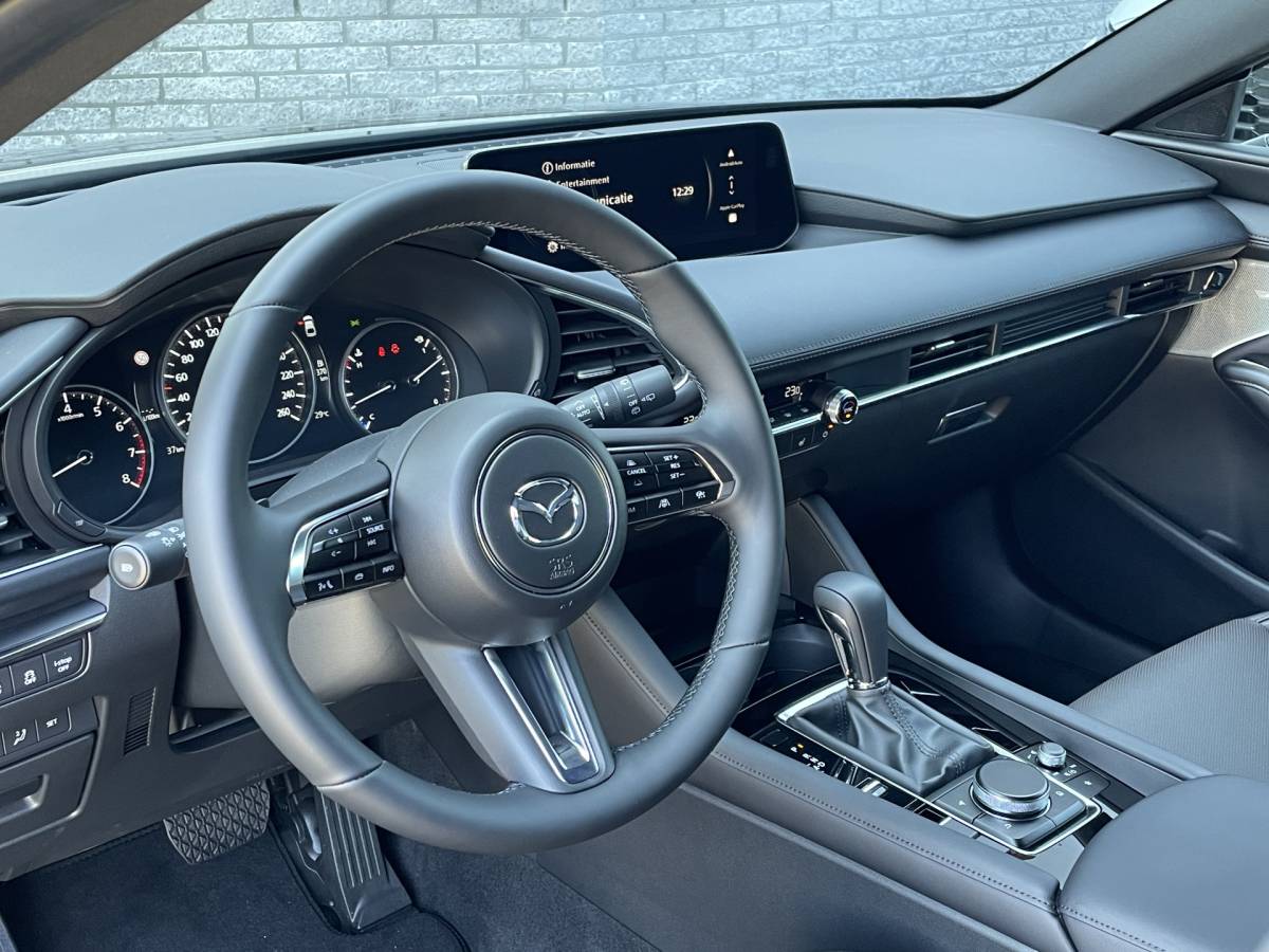 Mazda 3 Mazda 3 2.5 e-SkyActiv-G M Hybrid 140 Automaat Takumi | LEDER | BOSE | 360 CAMERA |