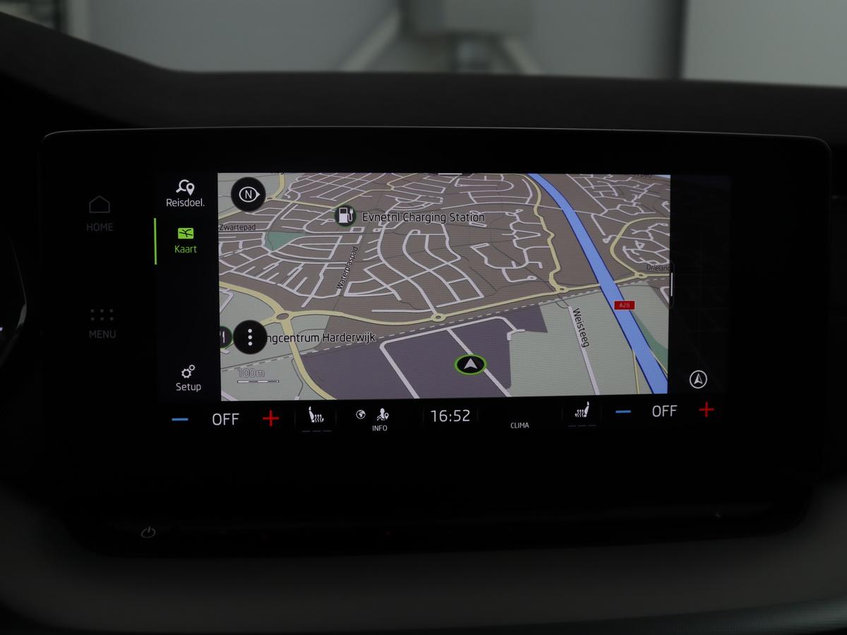 Škoda Octavia Skoda Octavia Combi 1.5 TSI First Edition | Stoelverwarming | Cruise control | Carplay | Sfeerverlichting | Camera | Parkassist | Climate control | Virtueel dashboard | Elektrische achterklep | 18″ velgen