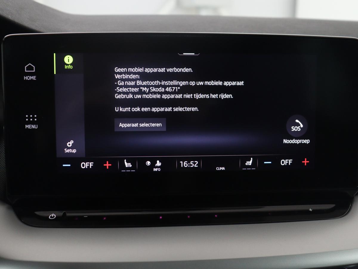 Škoda Octavia Skoda Octavia Combi 1.5 TSI First Edition | Stoelverwarming | Cruise control | Carplay | Sfeerverlichting | Camera | Parkassist | Climate control | Virtueel dashboard | Elektrische achterklep | 18″ velgen