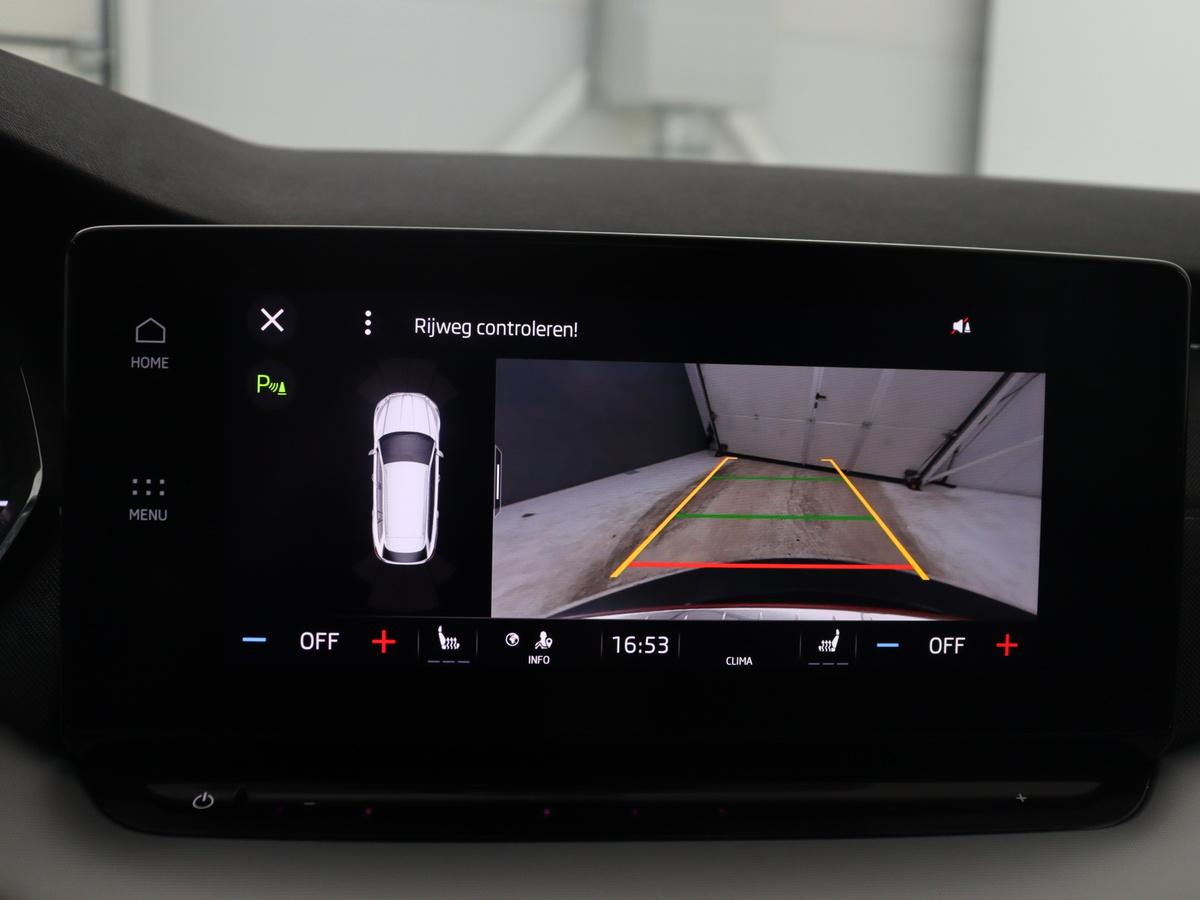 Škoda Octavia Skoda Octavia Combi 1.5 TSI First Edition | Stoelverwarming | Cruise control | Carplay | Sfeerverlichting | Camera | Parkassist | Climate control | Virtueel dashboard | Elektrische achterklep | 18″ velgen