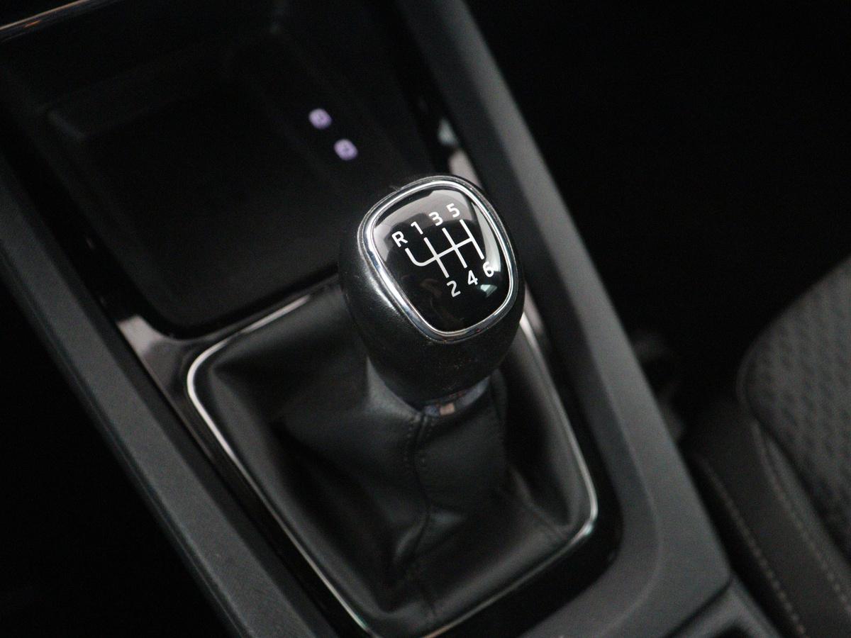 Škoda Octavia Skoda Octavia Combi 1.5 TSI First Edition | Stoelverwarming | Cruise control | Carplay | Sfeerverlichting | Camera | Parkassist | Climate control | Virtueel dashboard | Elektrische achterklep | 18″ velgen