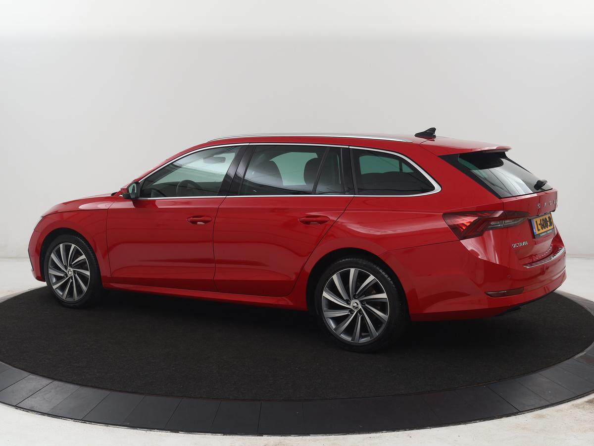 Škoda Octavia Skoda Octavia Combi 1.5 TSI First Edition | Stoelverwarming | Cruise control | Carplay | Sfeerverlichting | Camera | Parkassist | Climate control | Virtueel dashboard | Elektrische achterklep | 18″ velgen