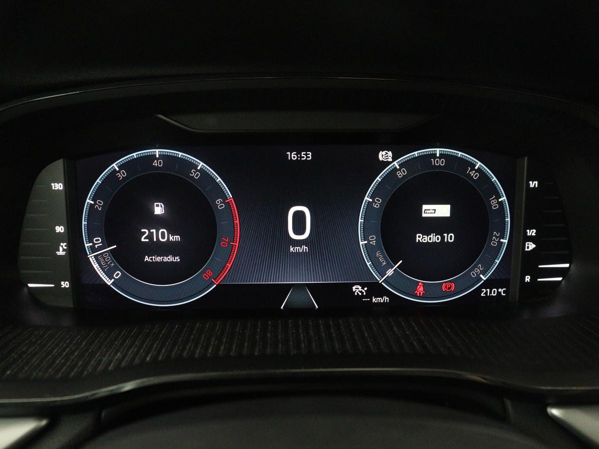 Škoda Octavia Skoda Octavia Combi 1.5 TSI First Edition | Stoelverwarming | Cruise control | Carplay | Sfeerverlichting | Camera | Parkassist | Climate control | Virtueel dashboard | Elektrische achterklep | 18″ velgen