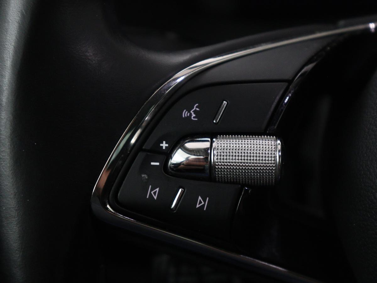 Škoda Octavia Skoda Octavia Combi 1.5 TSI First Edition | Stoelverwarming | Cruise control | Carplay | Sfeerverlichting | Camera | Parkassist | Climate control | Virtueel dashboard | Elektrische achterklep | 18″ velgen