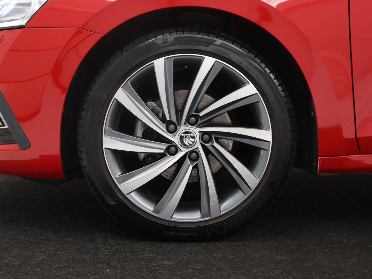 Škoda Octavia Skoda Octavia Combi 1.5 TSI First Edition | Stoelverwarming | Cruise control | Carplay | Sfeerverlichting | Camera | Parkassist | Climate control | Virtueel dashboard | Elektrische achterklep | 18″ velgen