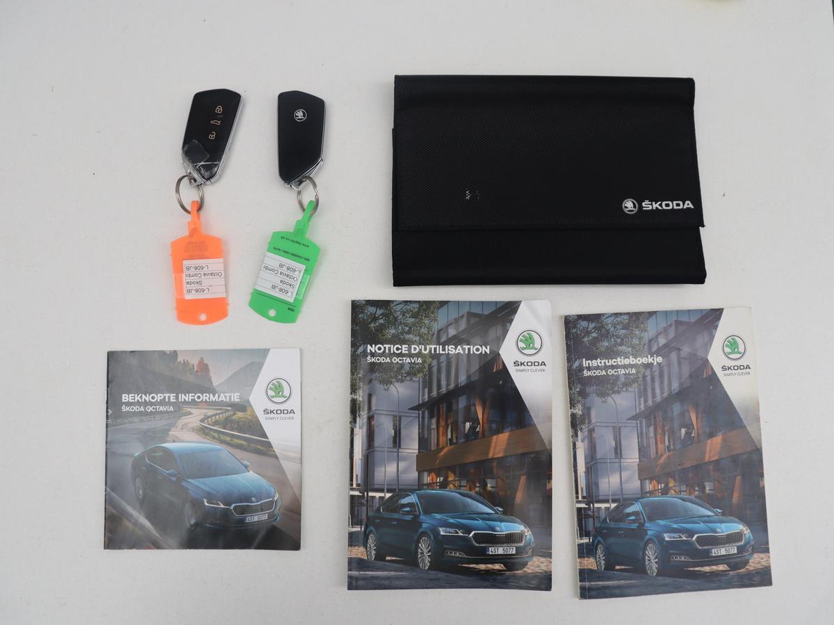 Škoda Octavia Skoda Octavia Combi 1.5 TSI First Edition | Stoelverwarming | Cruise control | Carplay | Sfeerverlichting | Camera | Parkassist | Climate control | Virtueel dashboard | Elektrische achterklep | 18″ velgen