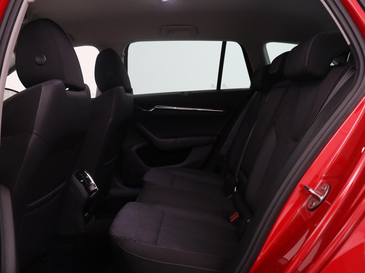 Škoda Octavia Skoda Octavia Combi 1.5 TSI First Edition | Stoelverwarming | Cruise control | Carplay | Sfeerverlichting | Camera | Parkassist | Climate control | Virtueel dashboard | Elektrische achterklep | 18″ velgen