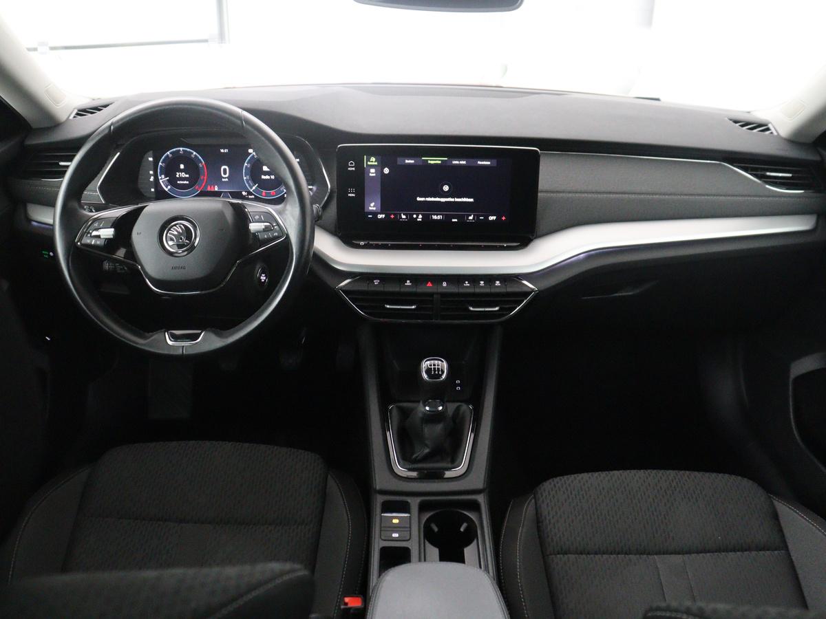 Škoda Octavia Skoda Octavia Combi 1.5 TSI First Edition | Stoelverwarming | Cruise control | Carplay | Sfeerverlichting | Camera | Parkassist | Climate control | Virtueel dashboard | Elektrische achterklep | 18″ velgen