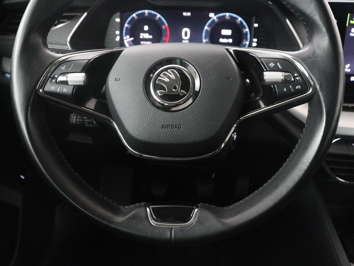 Škoda Octavia Skoda Octavia Combi 1.5 TSI First Edition | Stoelverwarming | Cruise control | Carplay | Sfeerverlichting | Camera | Parkassist | Climate control | Virtueel dashboard | Elektrische achterklep | 18″ velgen