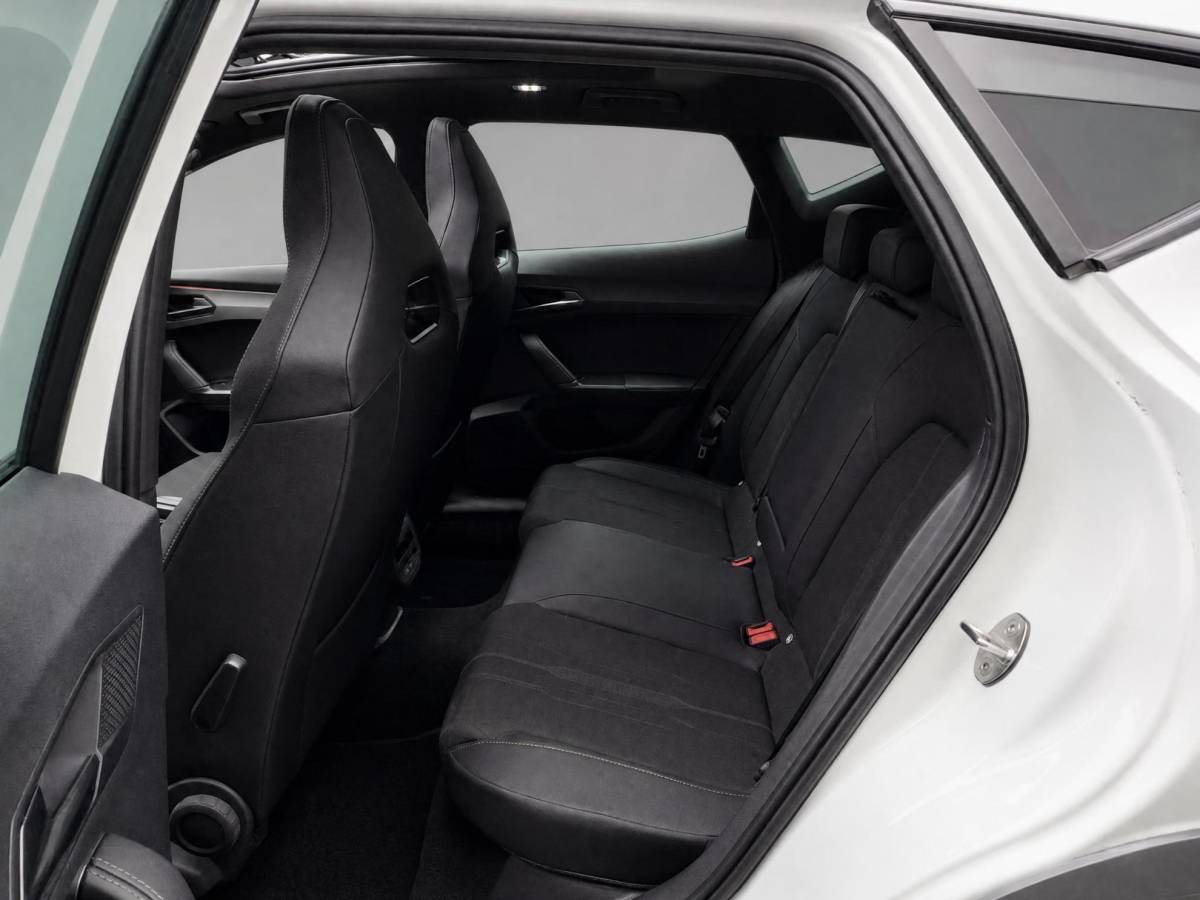 CUPRA Formentor CUPRA Formentor 1.4 245pk DSG e-Hybrid VZ Performance · Panoramadak · Camera · Trekhaak · Apple/Android Car Play · Navigatie · Stoelverwarming · 19” Inch ·