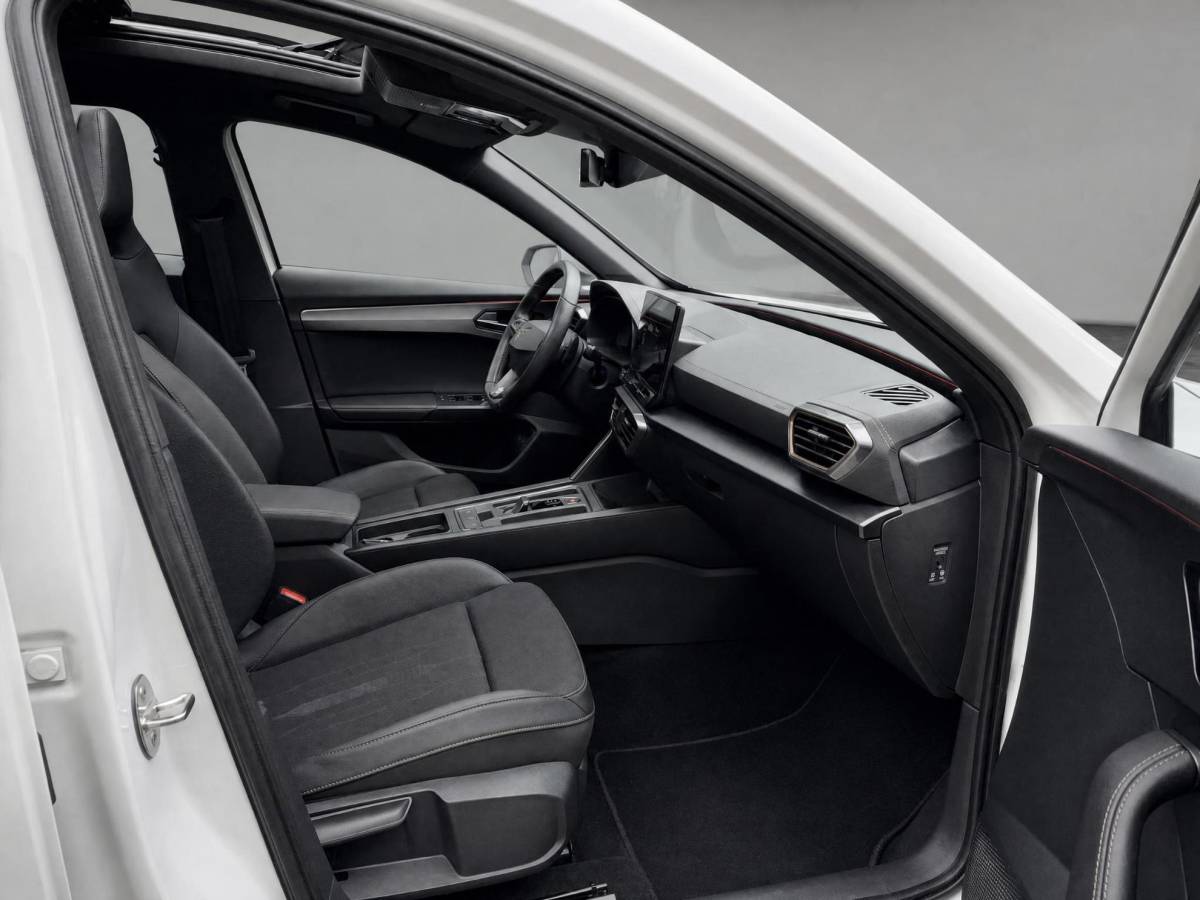 CUPRA Formentor CUPRA Formentor 1.4 245pk DSG e-Hybrid VZ Performance · Panoramadak · Camera · Trekhaak · Apple/Android Car Play · Navigatie · Stoelverwarming · 19” Inch ·