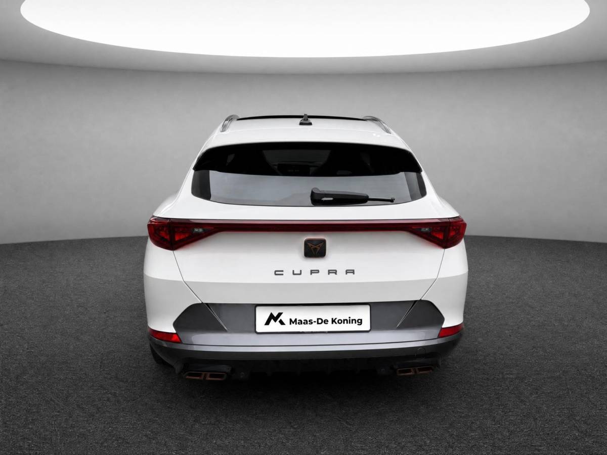 CUPRA Formentor CUPRA Formentor 1.4 245pk DSG e-Hybrid VZ Performance · Panoramadak · Camera · Trekhaak · Apple/Android Car Play · Navigatie · Stoelverwarming · 19” Inch ·