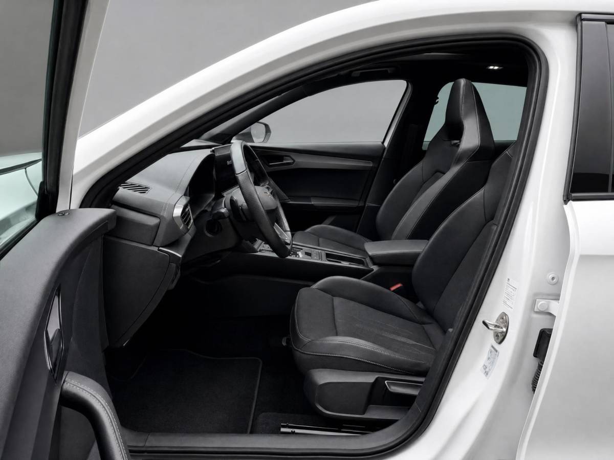CUPRA Formentor CUPRA Formentor 1.4 245pk DSG e-Hybrid VZ Performance · Panoramadak · Camera · Trekhaak · Apple/Android Car Play · Navigatie · Stoelverwarming · 19” Inch ·