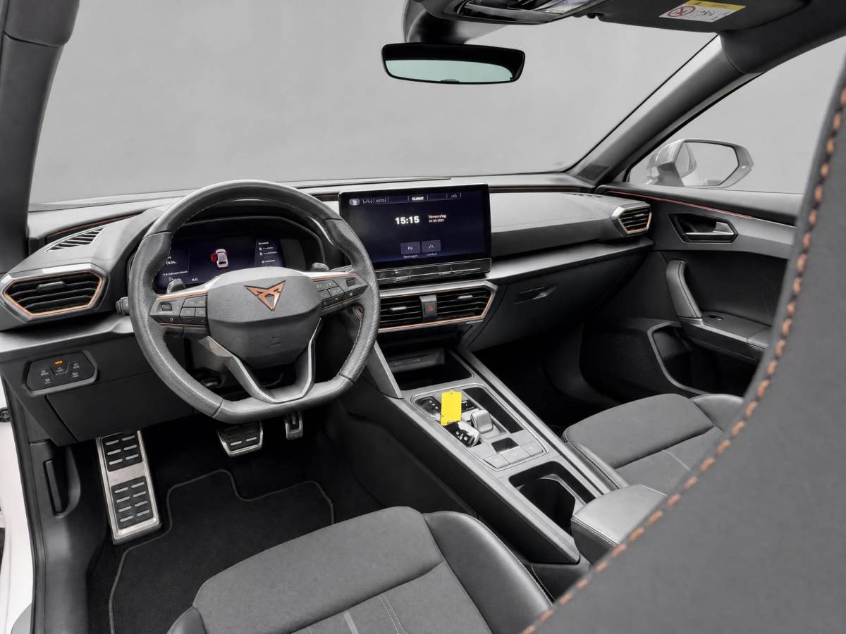 CUPRA Formentor CUPRA Formentor 1.4 245pk DSG e-Hybrid VZ Performance · Panoramadak · Camera · Trekhaak · Apple/Android Car Play · Navigatie · Stoelverwarming · 19” Inch ·