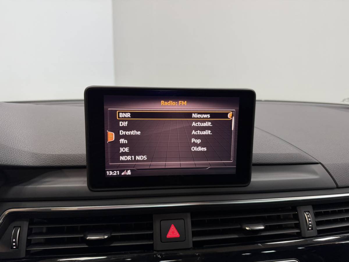 Audi A4 Audi A4 Avant 1.4 TFSI Sport S line black edition Airco ECC | Cruise Control | Navigatie | Sfeer | Stoel Verwarming |  Isofix | NAP