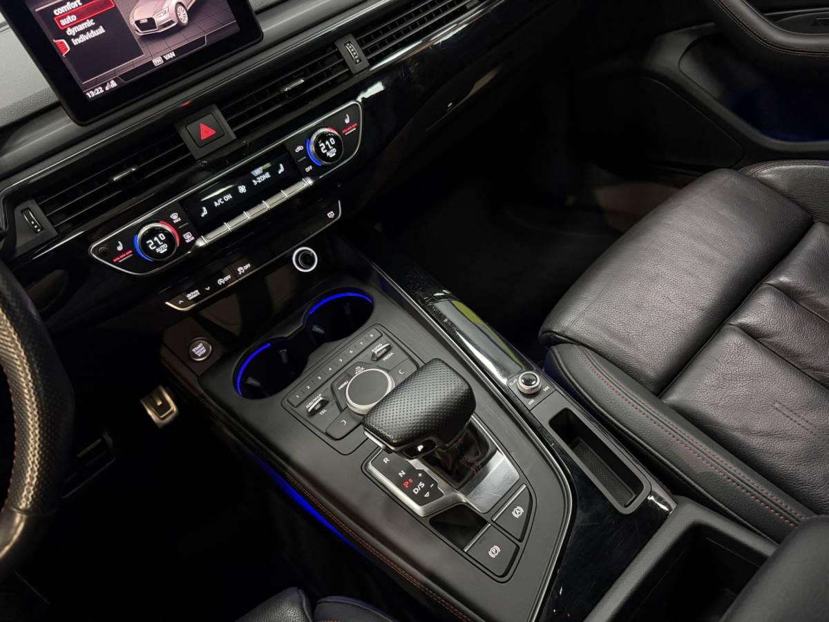 Audi A4 Audi A4 Avant 1.4 TFSI Sport S line black edition Airco ECC | Cruise Control | Navigatie | Sfeer | Stoel Verwarming |  Isofix | NAP