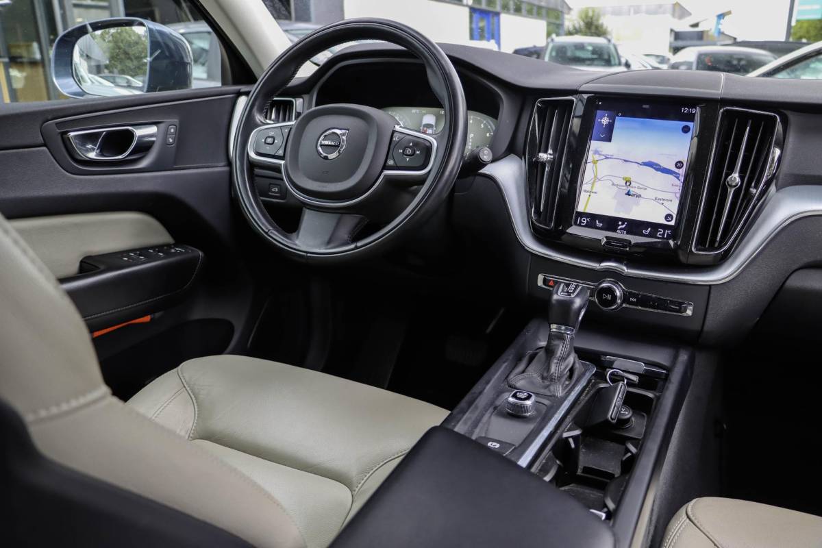 Volvo XC60 Volvo XC60 2.0 T5 AWD Momentum 250pk | Leder + Trekhaak