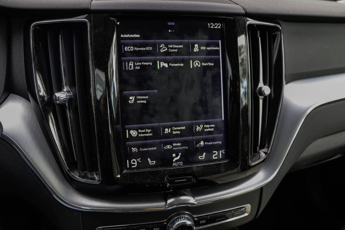 Volvo XC60 Volvo XC60 2.0 T5 AWD Momentum 250pk | Leder + Trekhaak
