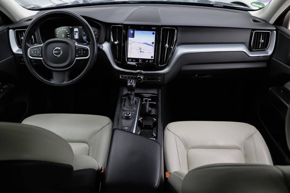 Volvo XC60 Volvo XC60 2.0 T5 AWD Momentum 250pk | Leder + Trekhaak