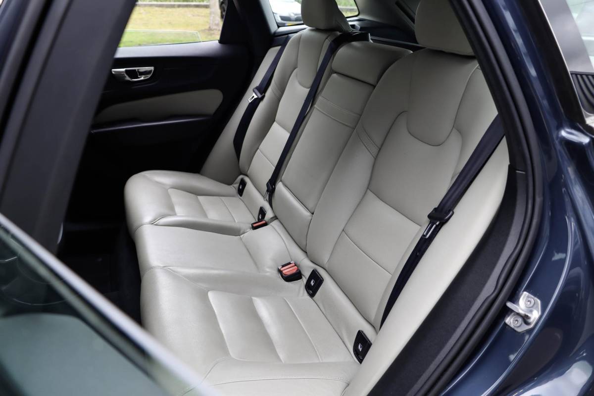 Volvo XC60 Volvo XC60 2.0 T5 AWD Momentum 250pk | Leder + Trekhaak