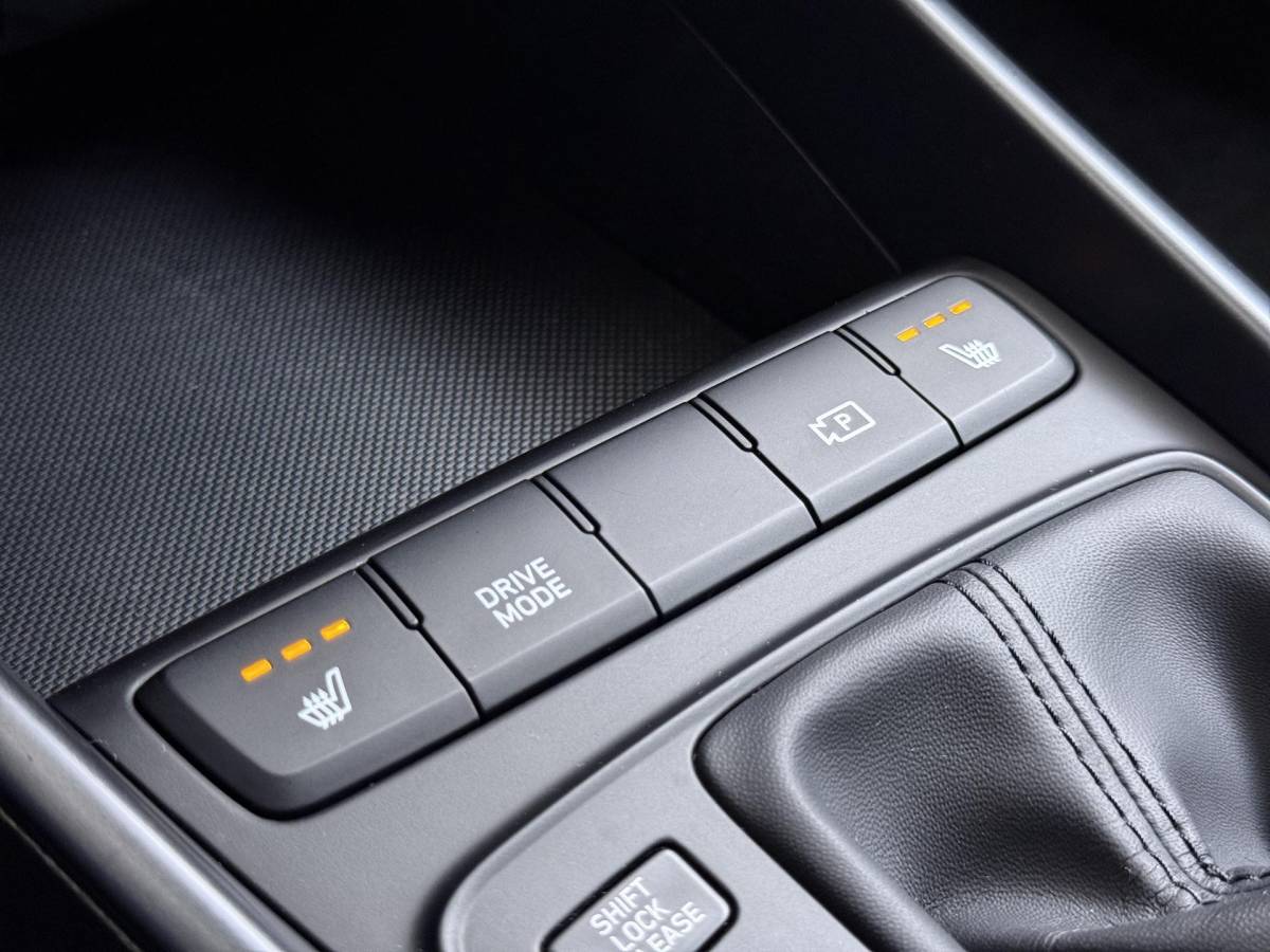 Hyundai i20 Hyundai i20 1.0 T-GDI Premium Stoel-En Stuurverwarming | Navigatie | Camera