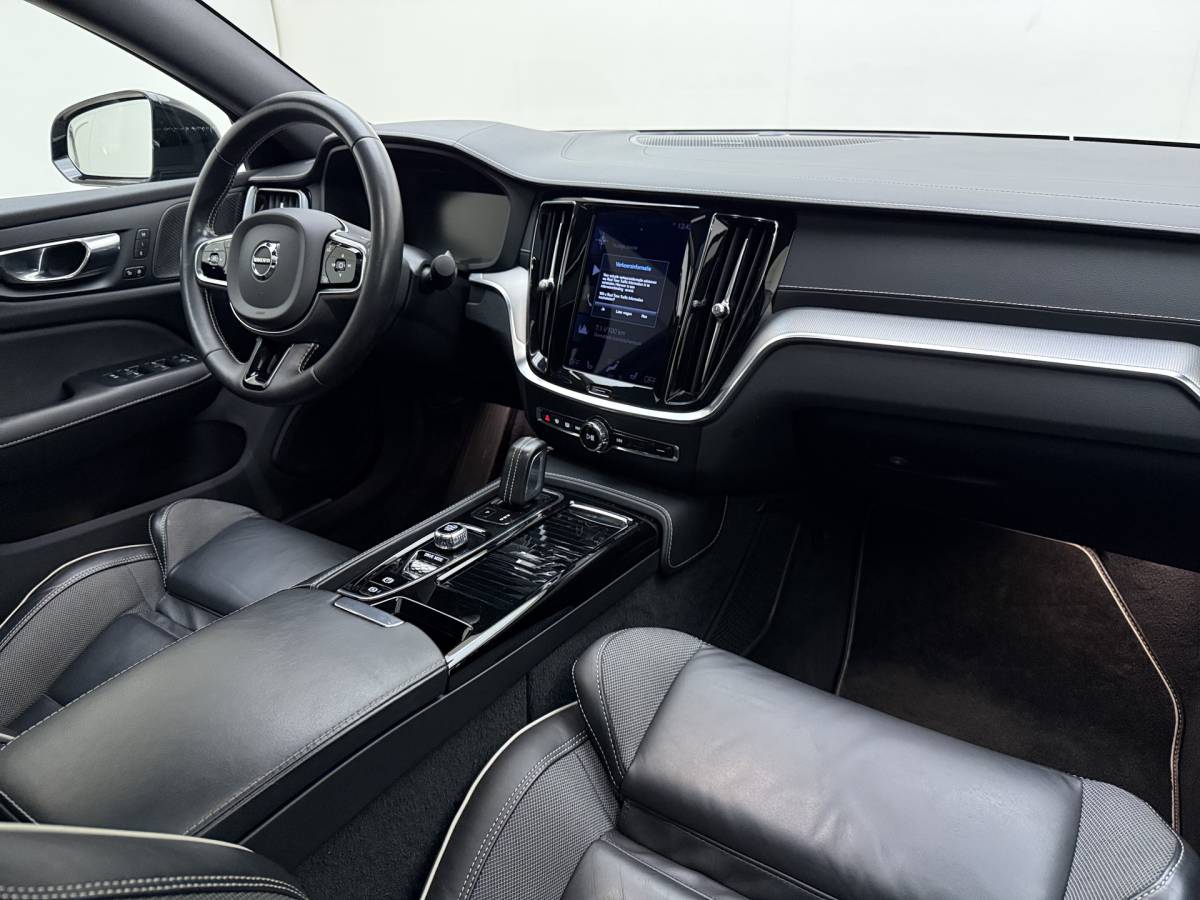 Volvo S60 Volvo S60 T8 405pk AWD Polestar Engineered / Panoramadak / 20” / Styling Kit / Black Pack / Harman&Kardon Audio / Head-Up / Flippers / Getint Glas / 360 Camera / DAB / Full-LED / Gelaagd Glas /