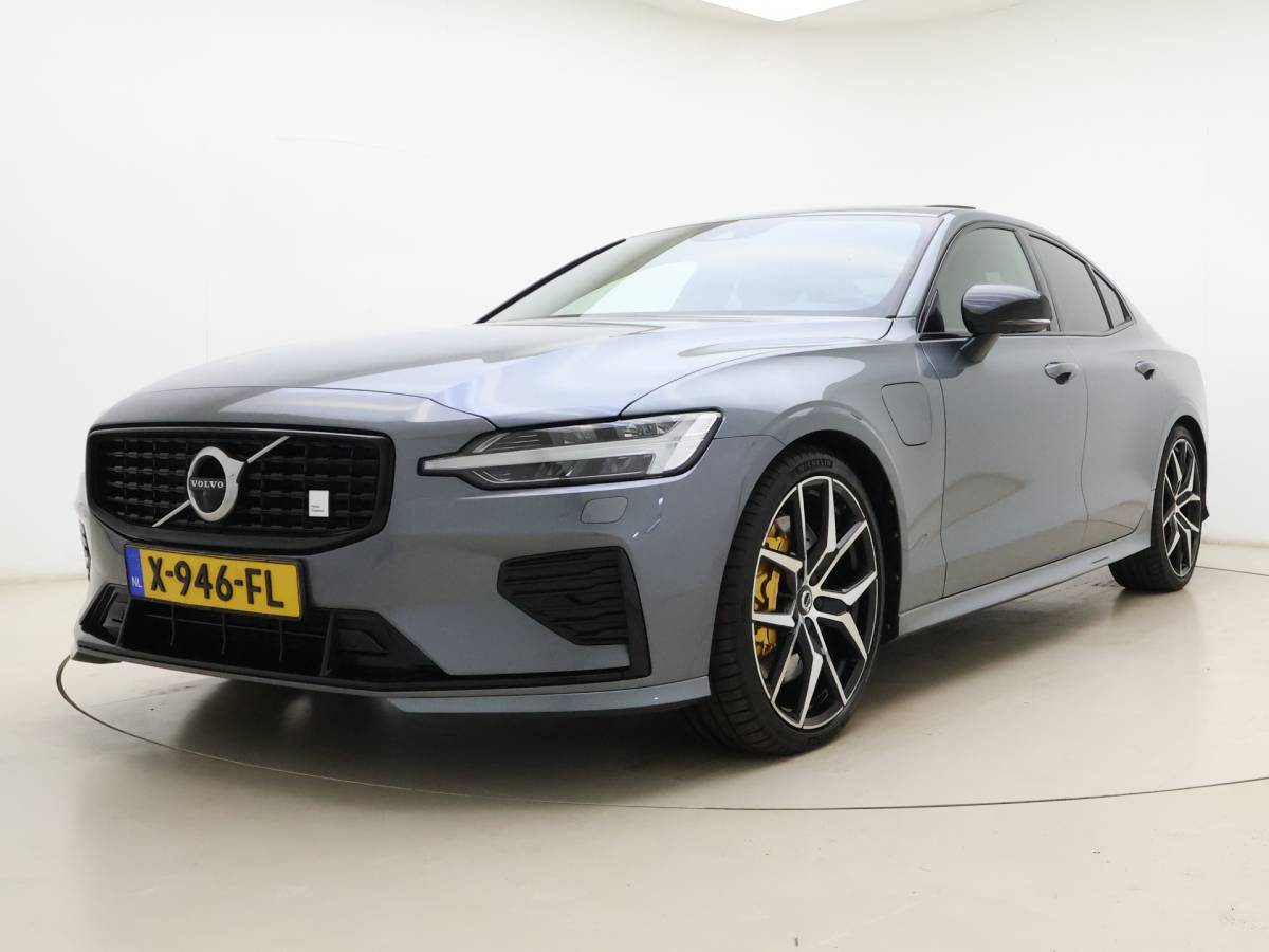 Volvo S60 Volvo S60 T8 405pk AWD Polestar Engineered / Panoramadak / 20” / Styling Kit / Black Pack / Harman&Kardon Audio / Head-Up / Flippers / Getint Glas / 360 Camera / DAB / Full-LED / Gelaagd Glas /
