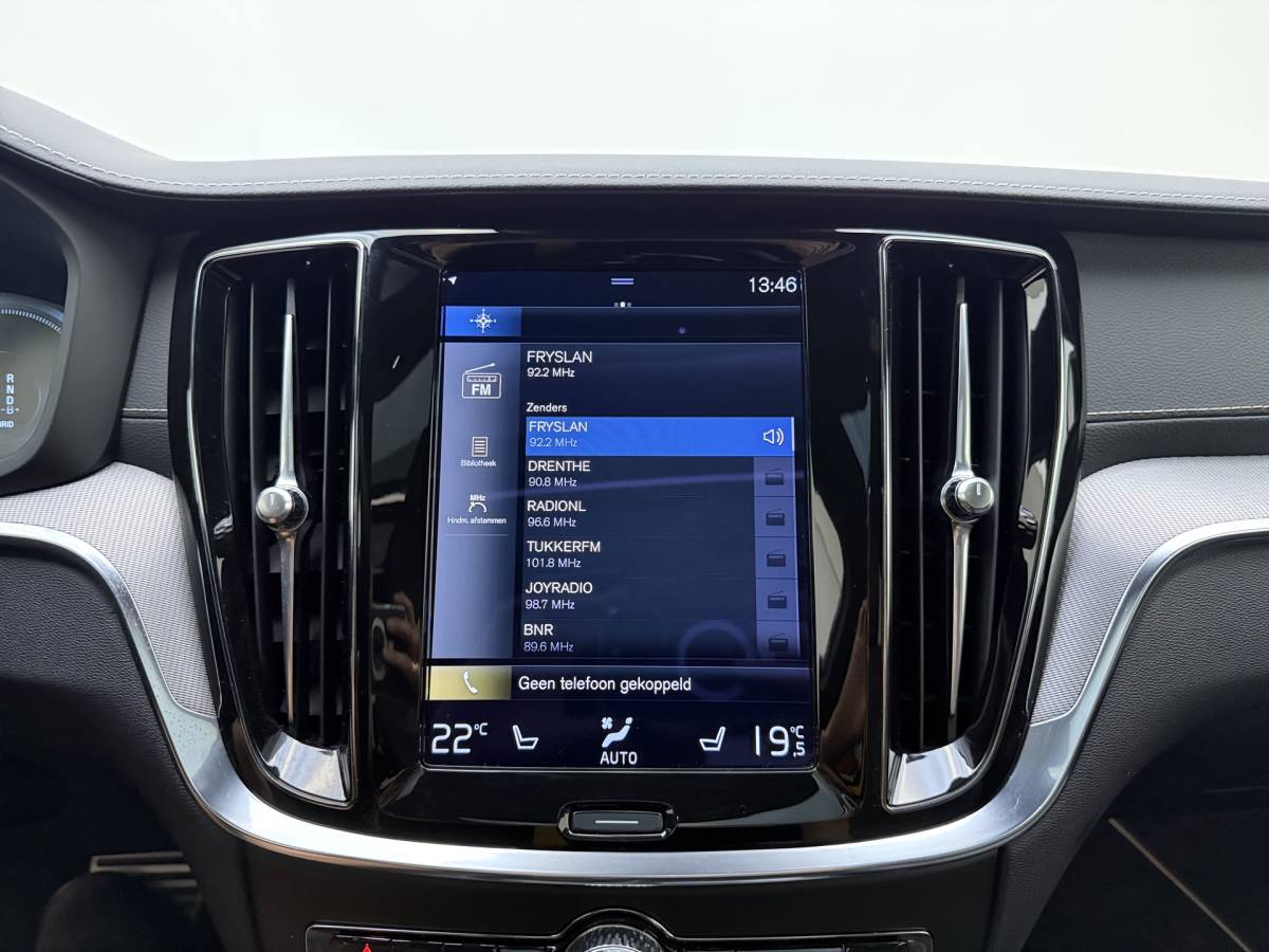 Volvo S60 Volvo S60 T8 405pk AWD Polestar Engineered / Panoramadak / 20” / Styling Kit / Black Pack / Harman&Kardon Audio / Head-Up / Flippers / Getint Glas / 360 Camera / DAB / Full-LED / Gelaagd Glas /