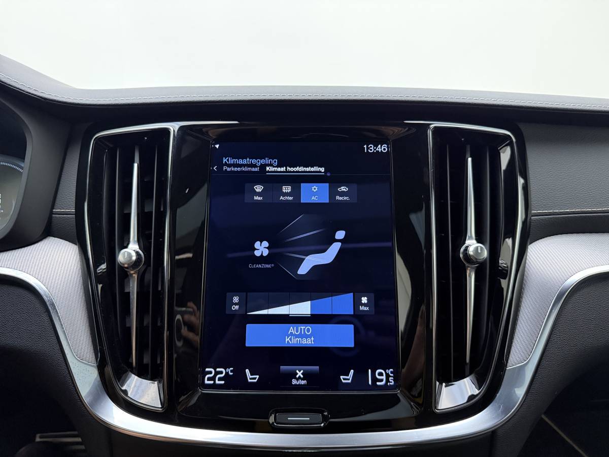 Volvo S60 Volvo S60 T8 405pk AWD Polestar Engineered / Panoramadak / 20” / Styling Kit / Black Pack / Harman&Kardon Audio / Head-Up / Flippers / Getint Glas / 360 Camera / DAB / Full-LED / Gelaagd Glas /