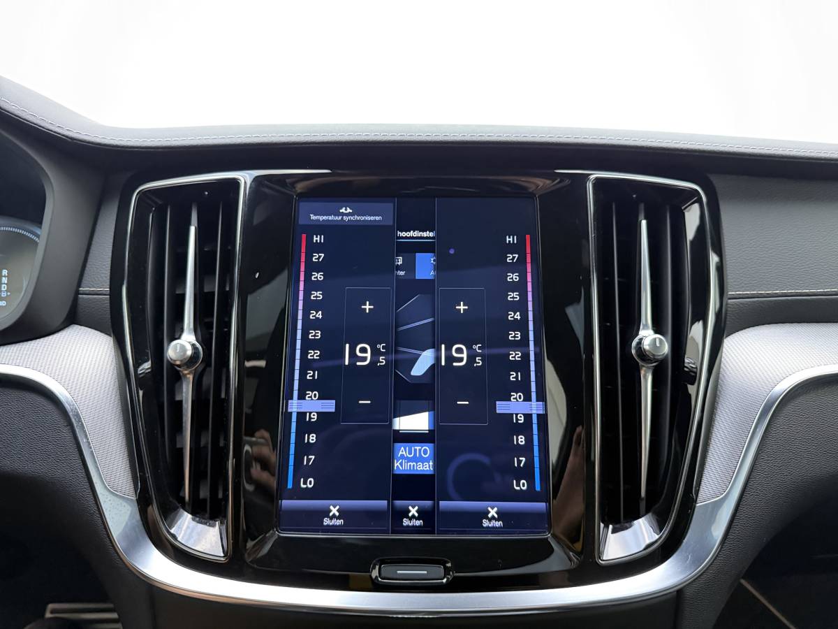 Volvo S60 Volvo S60 T8 405pk AWD Polestar Engineered / Panoramadak / 20” / Styling Kit / Black Pack / Harman&Kardon Audio / Head-Up / Flippers / Getint Glas / 360 Camera / DAB / Full-LED / Gelaagd Glas /