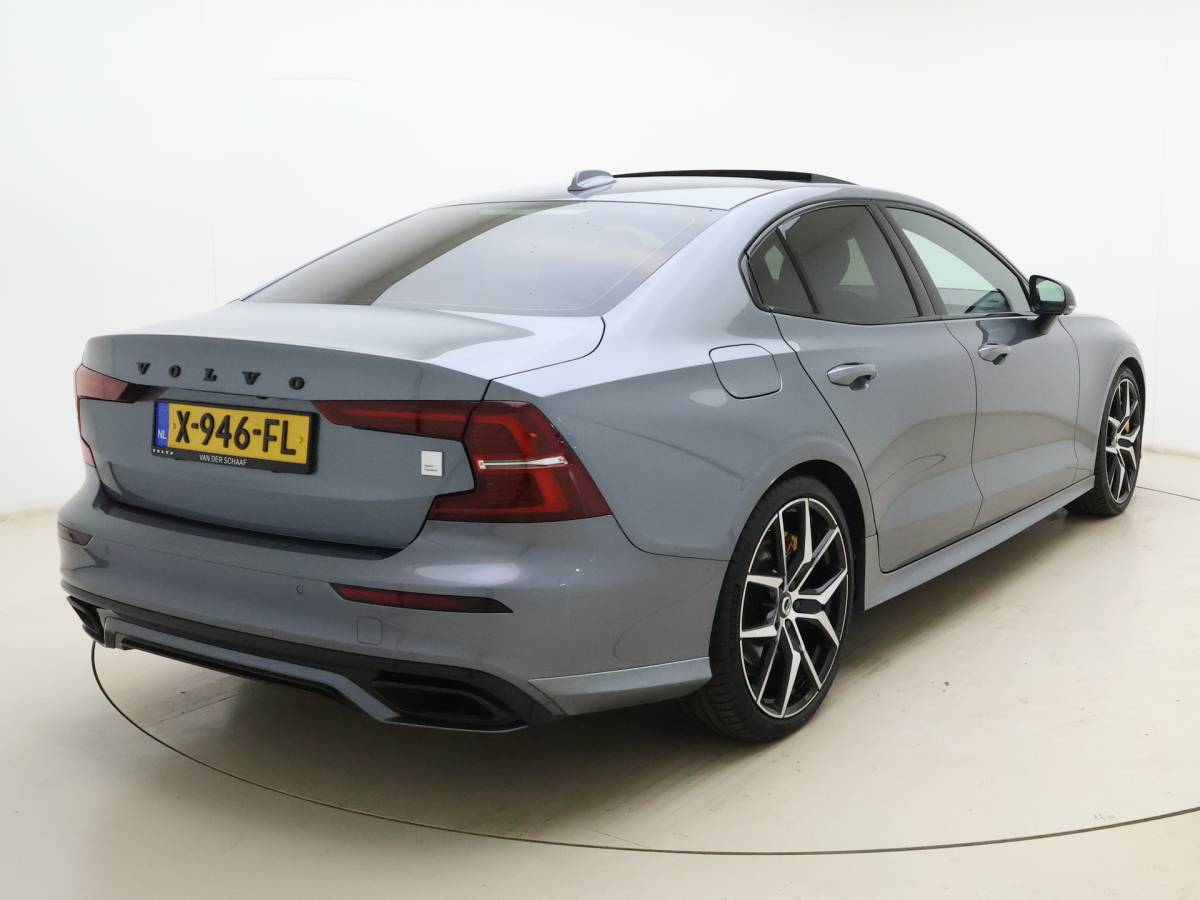 Volvo S60 Volvo S60 T8 405pk AWD Polestar Engineered / Panoramadak / 20” / Styling Kit / Black Pack / Harman&Kardon Audio / Head-Up / Flippers / Getint Glas / 360 Camera / DAB / Full-LED / Gelaagd Glas /
