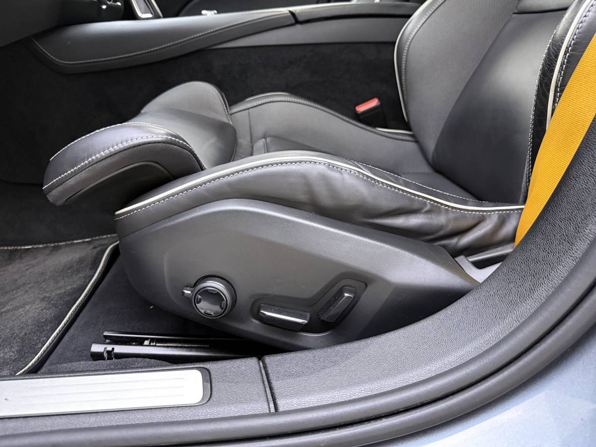 Volvo S60 Volvo S60 T8 405pk AWD Polestar Engineered / Panoramadak / 20” / Styling Kit / Black Pack / Harman&Kardon Audio / Head-Up / Flippers / Getint Glas / 360 Camera / DAB / Full-LED / Gelaagd Glas /