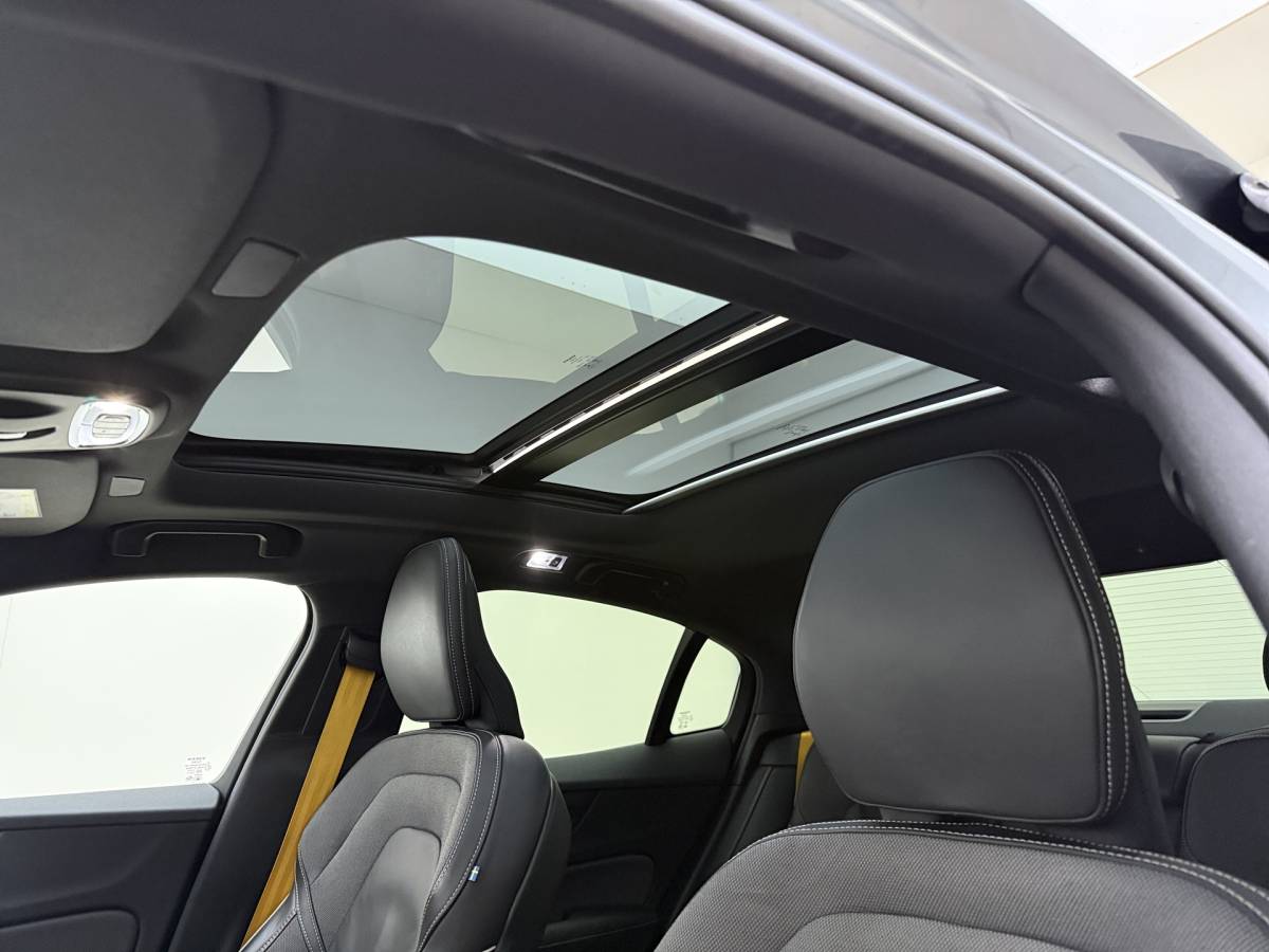 Volvo S60 Volvo S60 T8 405pk AWD Polestar Engineered / Panoramadak / 20” / Styling Kit / Black Pack / Harman&Kardon Audio / Head-Up / Flippers / Getint Glas / 360 Camera / DAB / Full-LED / Gelaagd Glas /