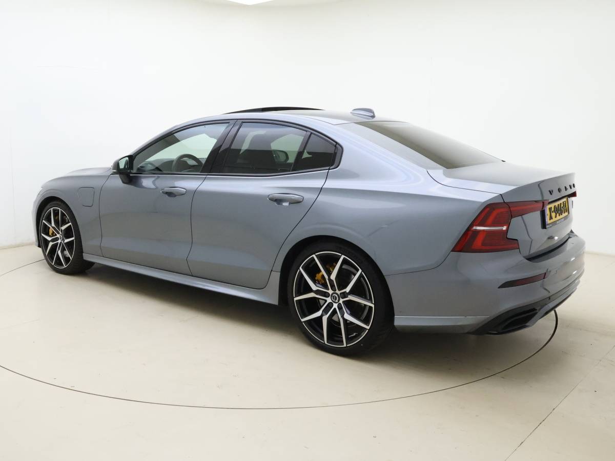 Volvo S60 Volvo S60 T8 405pk AWD Polestar Engineered / Panoramadak / 20” / Styling Kit / Black Pack / Harman&Kardon Audio / Head-Up / Flippers / Getint Glas / 360 Camera / DAB / Full-LED / Gelaagd Glas /
