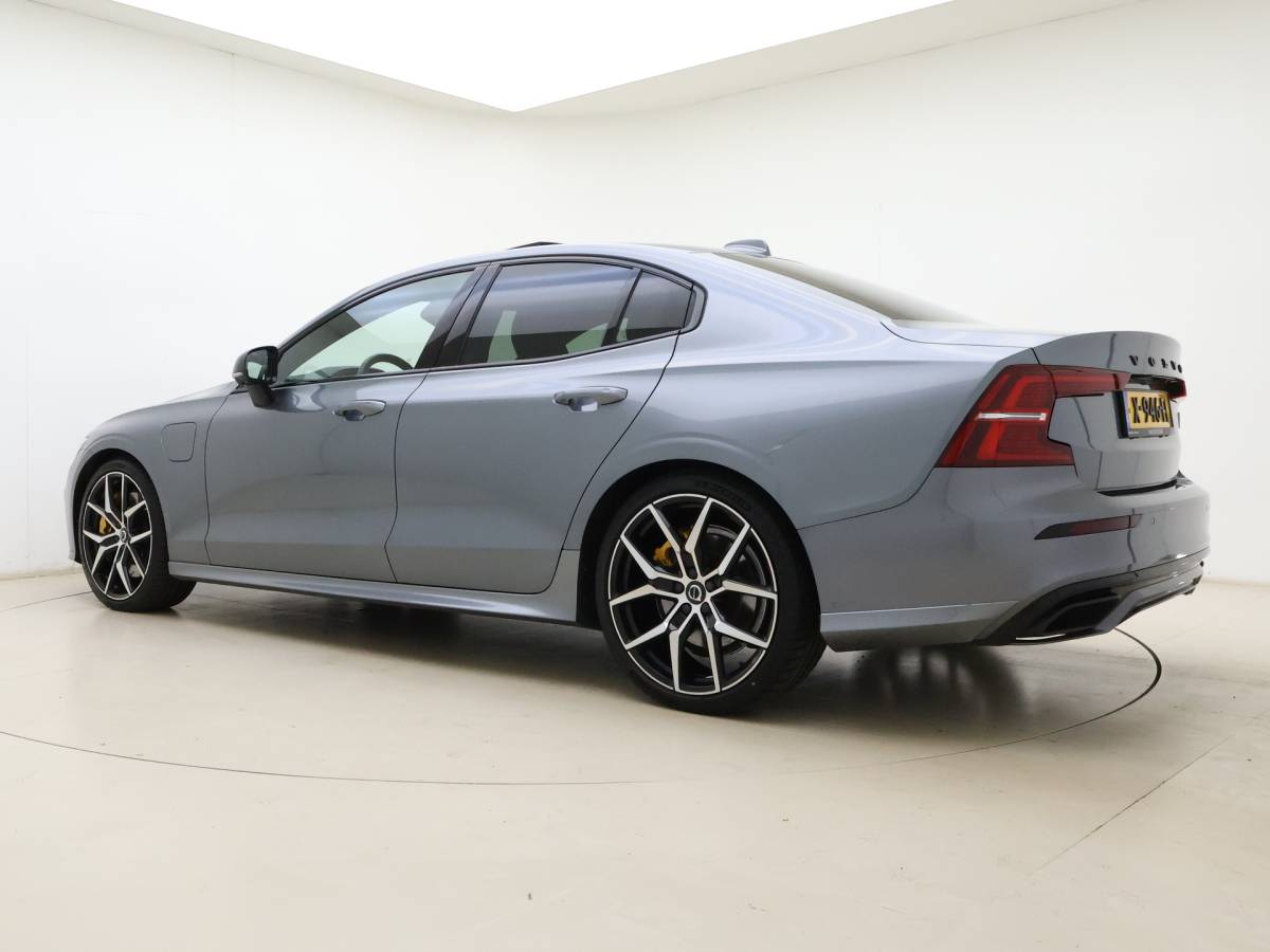 Volvo S60 Volvo S60 T8 405pk AWD Polestar Engineered / Panoramadak / 20” / Styling Kit / Black Pack / Harman&Kardon Audio / Head-Up / Flippers / Getint Glas / 360 Camera / DAB / Full-LED / Gelaagd Glas /