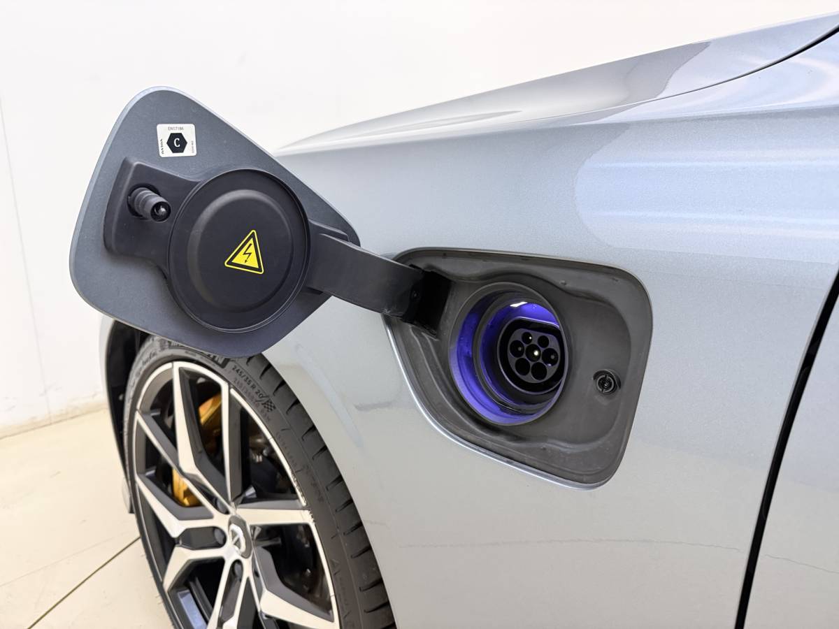 Volvo S60 Volvo S60 T8 405pk AWD Polestar Engineered / Panoramadak / 20” / Styling Kit / Black Pack / Harman&Kardon Audio / Head-Up / Flippers / Getint Glas / 360 Camera / DAB / Full-LED / Gelaagd Glas /