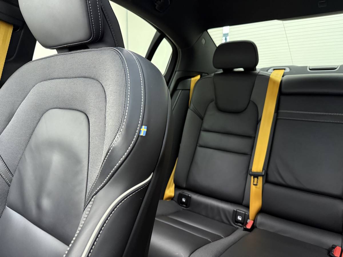 Volvo S60 Volvo S60 T8 405pk AWD Polestar Engineered / Panoramadak / 20” / Styling Kit / Black Pack / Harman&Kardon Audio / Head-Up / Flippers / Getint Glas / 360 Camera / DAB / Full-LED / Gelaagd Glas /