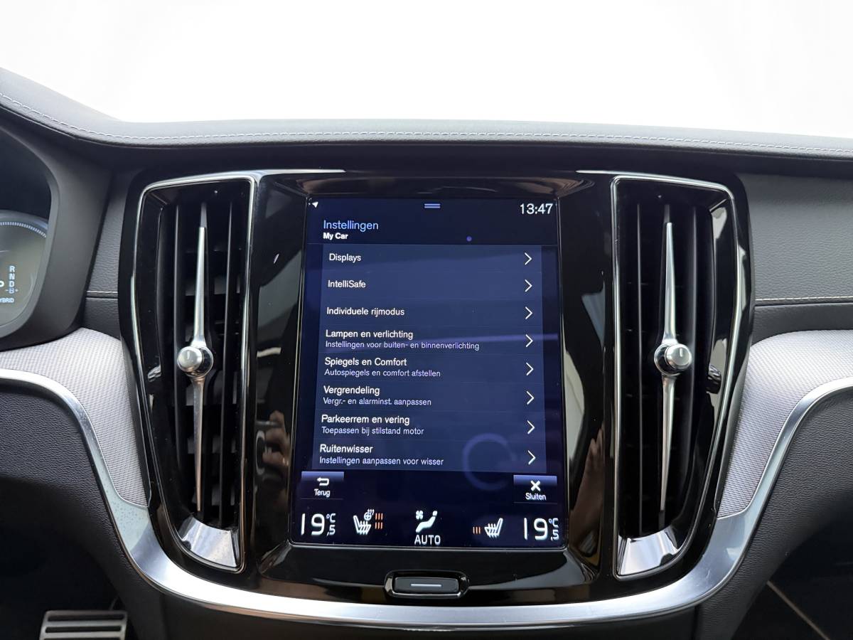 Volvo S60 Volvo S60 T8 405pk AWD Polestar Engineered / Panoramadak / 20” / Styling Kit / Black Pack / Harman&Kardon Audio / Head-Up / Flippers / Getint Glas / 360 Camera / DAB / Full-LED / Gelaagd Glas /