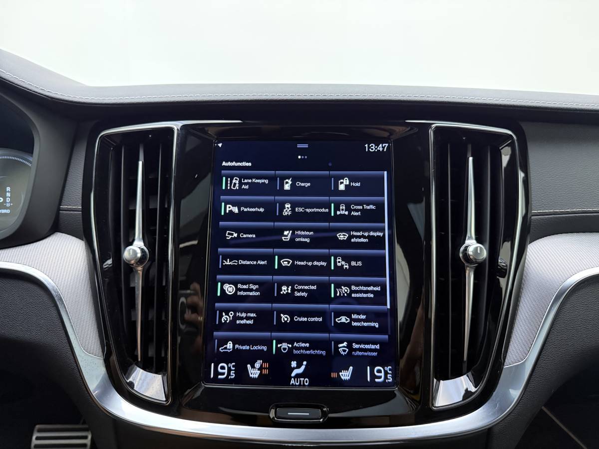 Volvo S60 Volvo S60 T8 405pk AWD Polestar Engineered / Panoramadak / 20” / Styling Kit / Black Pack / Harman&Kardon Audio / Head-Up / Flippers / Getint Glas / 360 Camera / DAB / Full-LED / Gelaagd Glas /