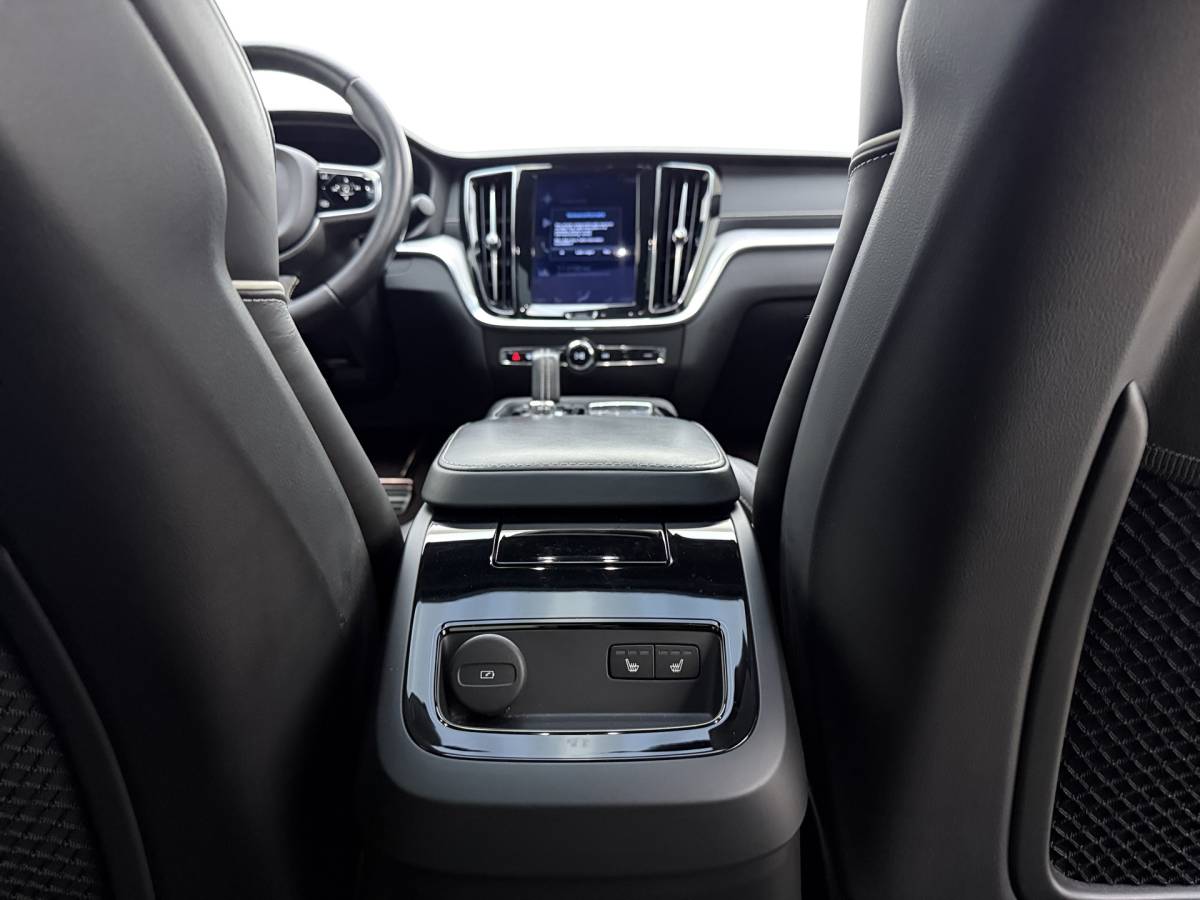 Volvo S60 Volvo S60 T8 405pk AWD Polestar Engineered / Panoramadak / 20” / Styling Kit / Black Pack / Harman&Kardon Audio / Head-Up / Flippers / Getint Glas / 360 Camera / DAB / Full-LED / Gelaagd Glas /