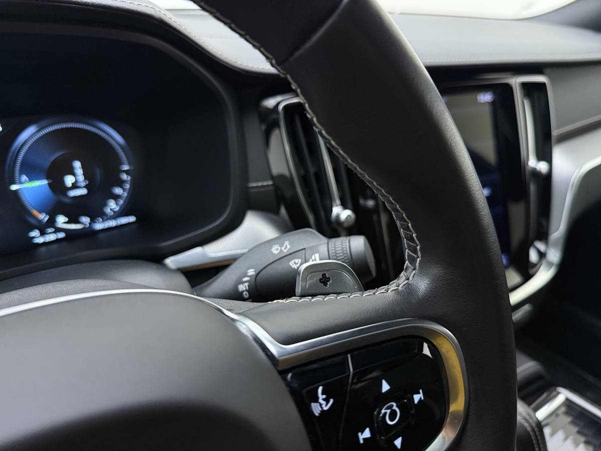 Volvo S60 Volvo S60 T8 405pk AWD Polestar Engineered / Panoramadak / 20” / Styling Kit / Black Pack / Harman&Kardon Audio / Head-Up / Flippers / Getint Glas / 360 Camera / DAB / Full-LED / Gelaagd Glas /