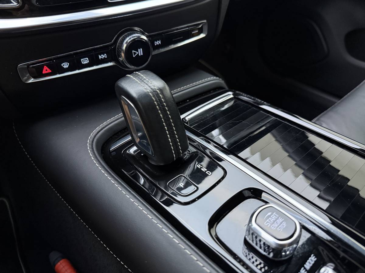 Volvo S60 Volvo S60 T8 405pk AWD Polestar Engineered / Panoramadak / 20” / Styling Kit / Black Pack / Harman&Kardon Audio / Head-Up / Flippers / Getint Glas / 360 Camera / DAB / Full-LED / Gelaagd Glas /